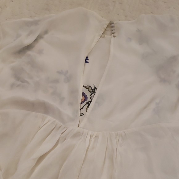 Floral Embroidery Plus Size Blouse - Picture 4 of 5